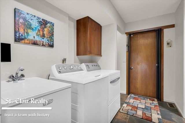 560 N Riverside Avenue, Saint Clair, MI 48079