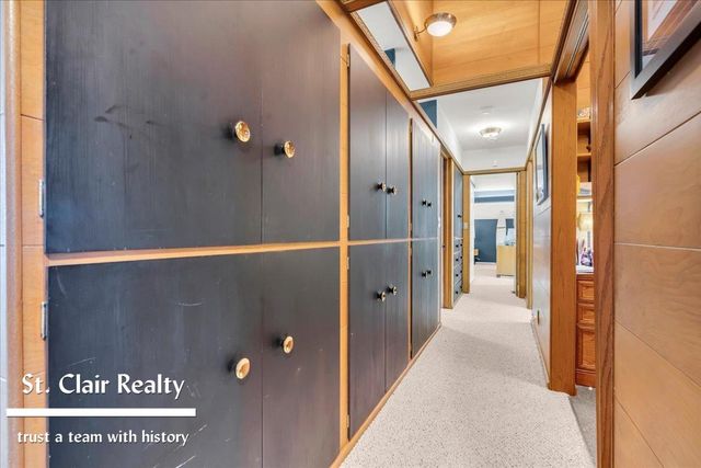 560 N Riverside Avenue, Saint Clair, MI 48079