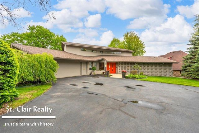 560 N Riverside Avenue, Saint Clair, MI 48079