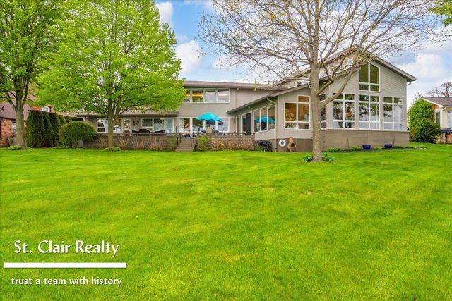 560 N Riverside Avenue, Saint Clair, MI 48079