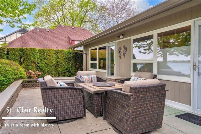 560 N Riverside Avenue, Saint Clair, MI 48079