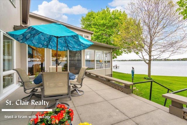 560 N Riverside Avenue, Saint Clair, MI 48079