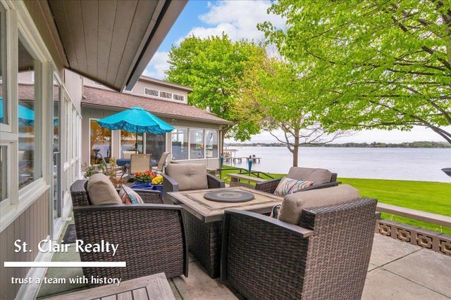560 N Riverside Avenue, Saint Clair, MI 48079