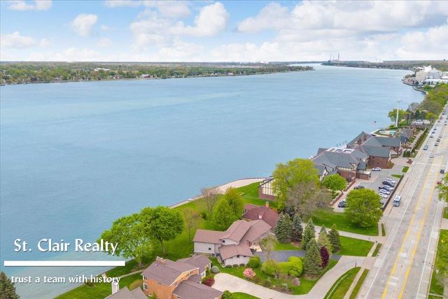560 N Riverside Avenue, Saint Clair, MI 48079