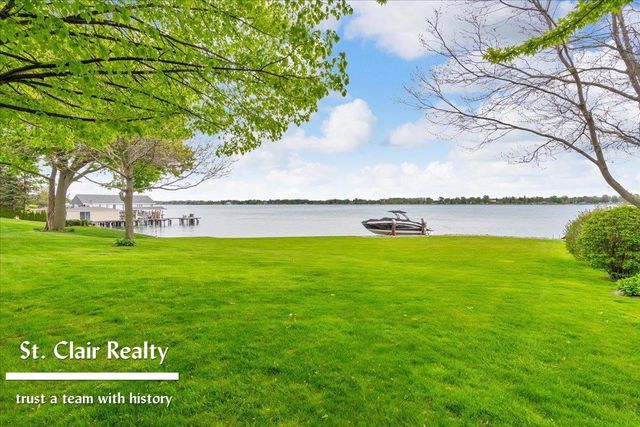 560 N Riverside Avenue, Saint Clair, MI 48079