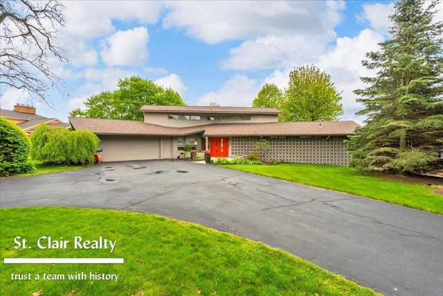 560 N Riverside Avenue, Saint Clair, MI 48079
