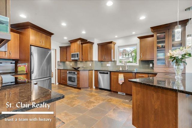 560 N Riverside Avenue, Saint Clair, MI 48079