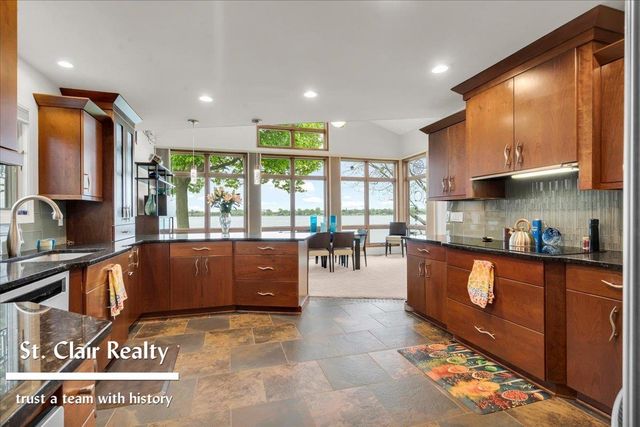 560 N Riverside Avenue, Saint Clair, MI 48079