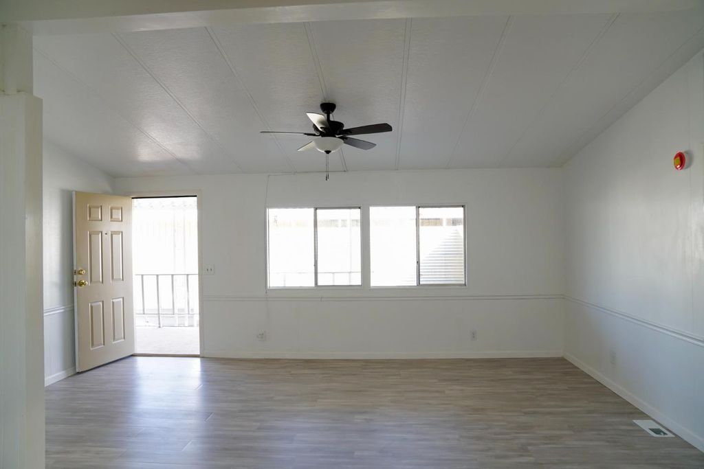 Image 15 of property listing at 1551 6th Avenue Drive # 161, Kingsburg, CA 93631