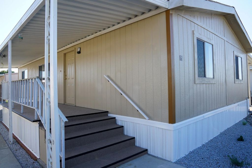 Image 2 of property listing at 1551 6th Avenue Drive # 161, Kingsburg, CA 93631