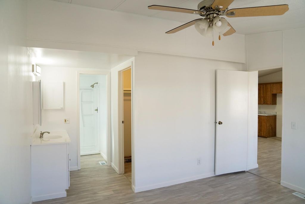 Image 20 of property listing at 1551 6th Avenue Drive # 161, Kingsburg, CA 93631