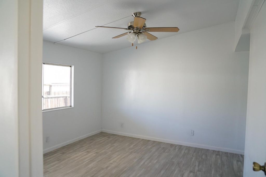 Image 24 of property listing at 1551 6th Avenue Drive # 161, Kingsburg, CA 93631