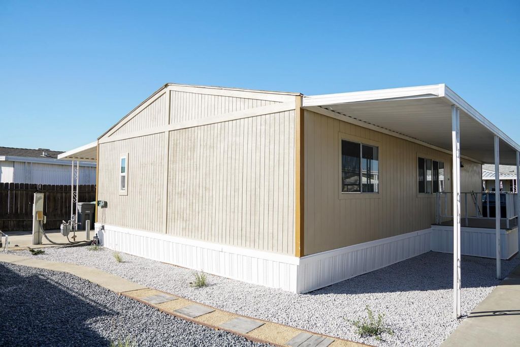 Image 25 of property listing at 1551 6th Avenue Drive # 161, Kingsburg, CA 93631