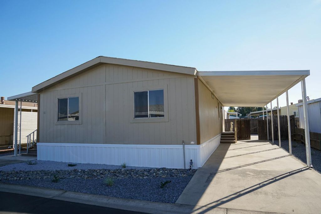 Image 5 of property listing at 1551 6th Avenue Drive # 161, Kingsburg, CA 93631