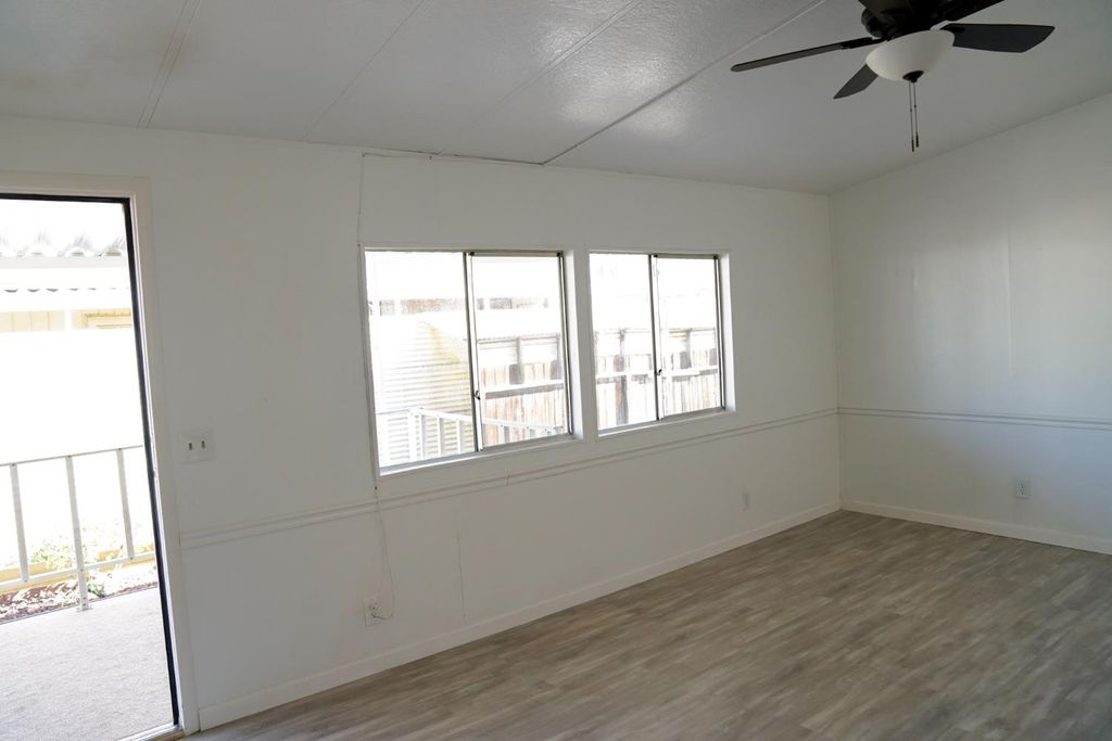 Image 9 of property listing at 1551 6th Avenue Drive # 161, Kingsburg, CA 93631