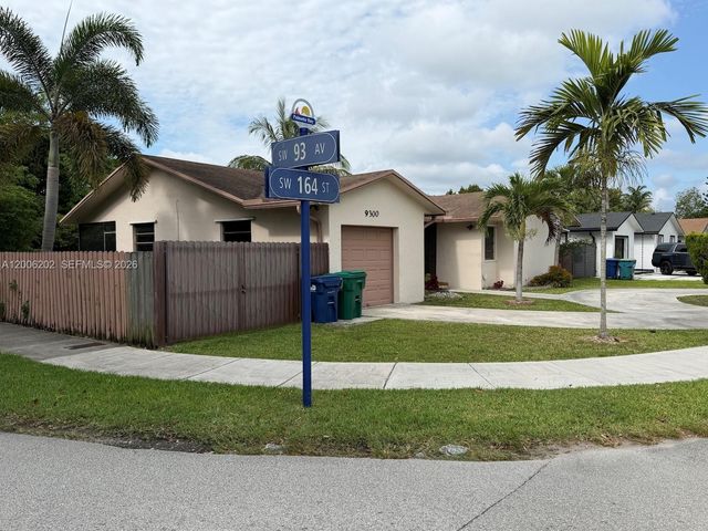 9300 SW 164th St, Palmetto Bay, FL 33157