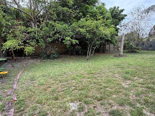 9300 SW 164th St, Palmetto Bay, FL 33157