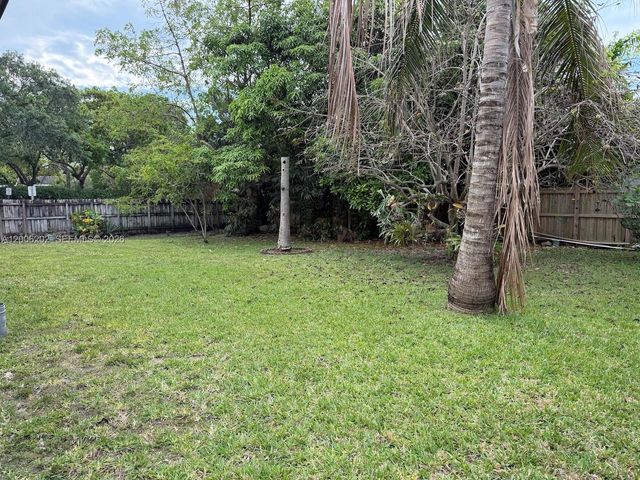 9300 SW 164th St, Palmetto Bay, FL 33157