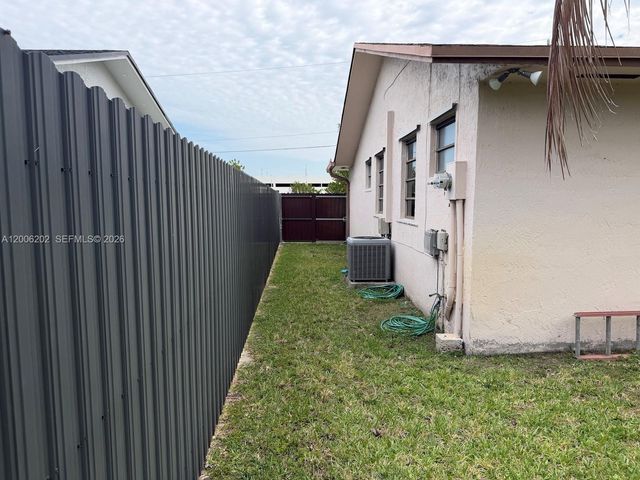 9300 SW 164th St, Palmetto Bay, FL 33157