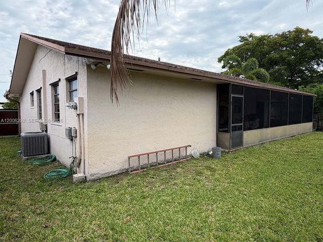 9300 SW 164th St, Palmetto Bay, FL 33157