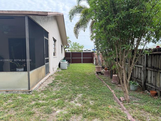 9300 SW 164th St, Palmetto Bay, FL 33157
