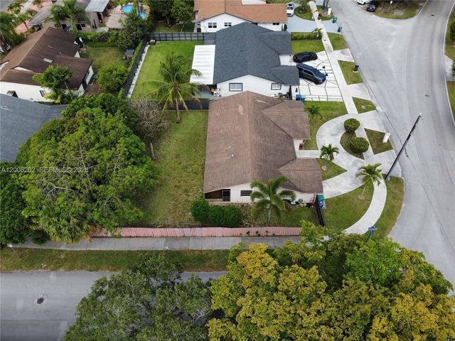9300 SW 164th St, Palmetto Bay, FL 33157