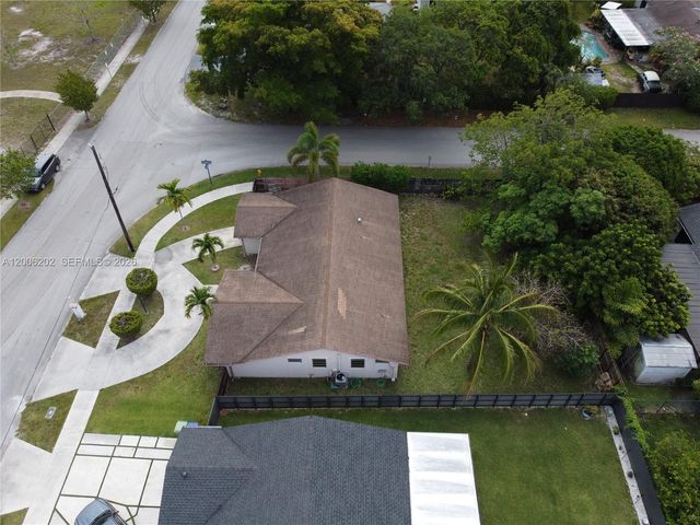 9300 SW 164th St, Palmetto Bay, FL 33157
