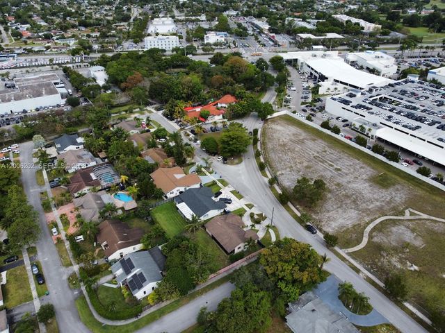 9300 SW 164th St, Palmetto Bay, FL 33157