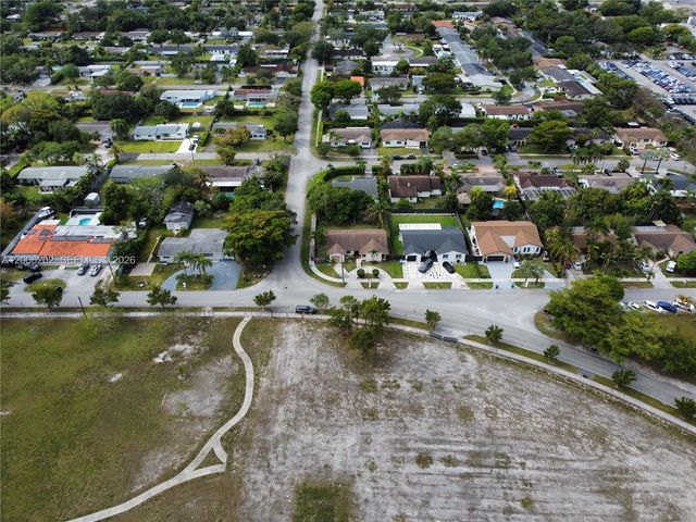 9300 SW 164th St, Palmetto Bay, FL 33157