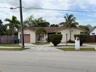 9300 SW 164th St, Palmetto Bay, FL 33157
