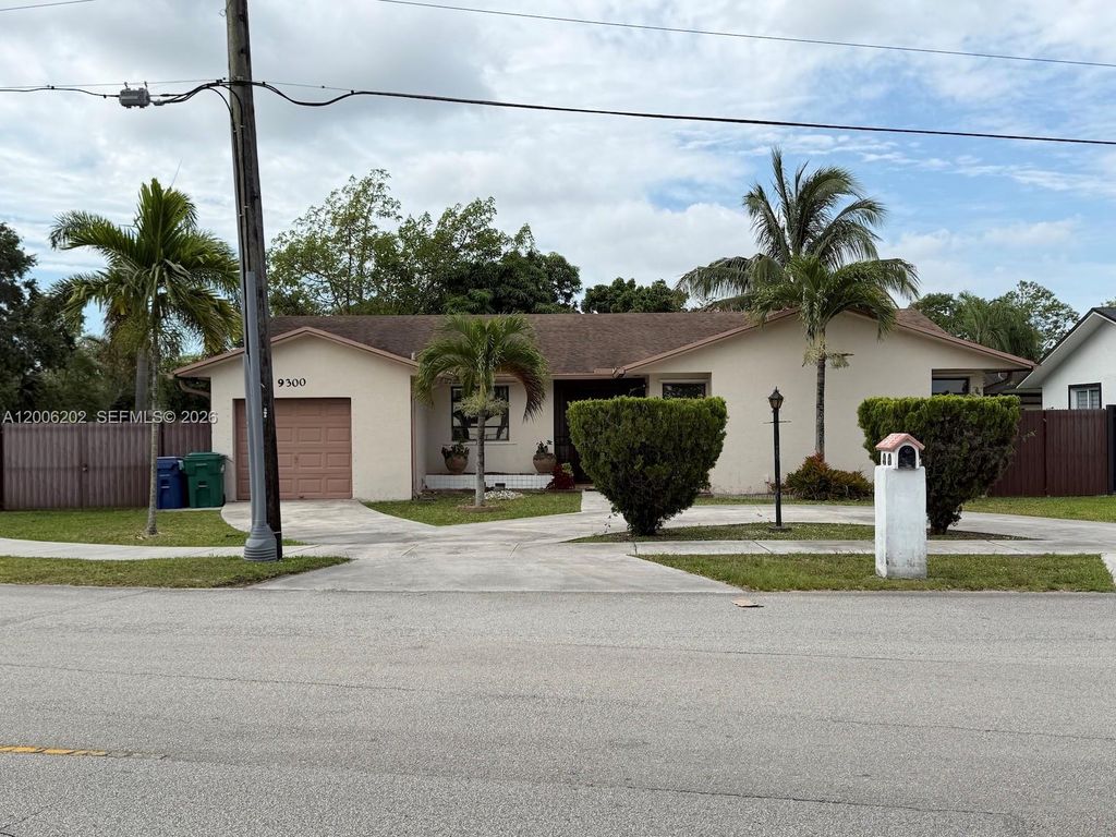 9300 SW 164th St, Palmetto Bay, FL 33157