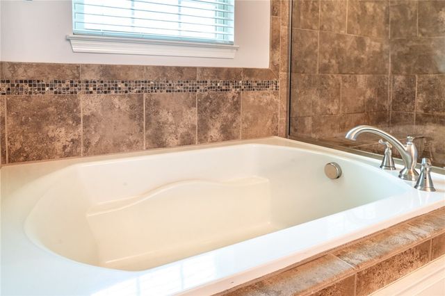 108 Vista Ct, North Fayette, PA 15071