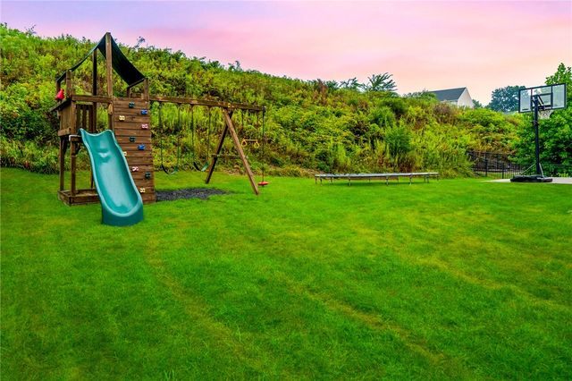 108 Vista Ct, North Fayette, PA 15071