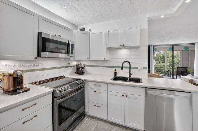 2801 Somerset Dr 205, Lauderdale Lakes, FL 33311