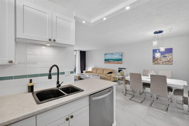 2801 Somerset Dr 205, Lauderdale Lakes, FL 33311