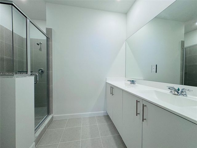 2527 SE 29th St, Homestead, FL 33035