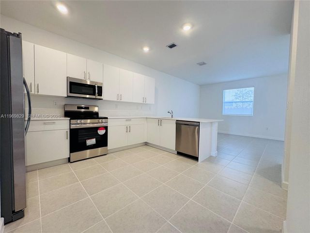 2527 SE 29th St, Homestead, FL 33035