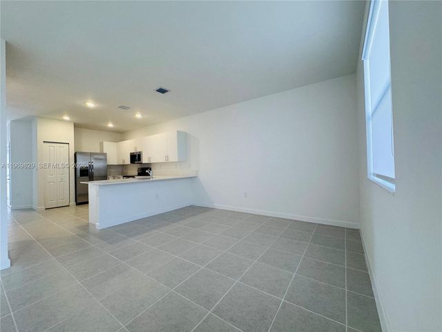 2527 SE 29th St, Homestead, FL 33035