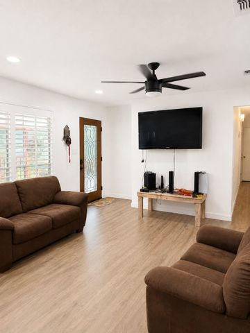 154 Woodway Drive, Magnolia, TX 77355