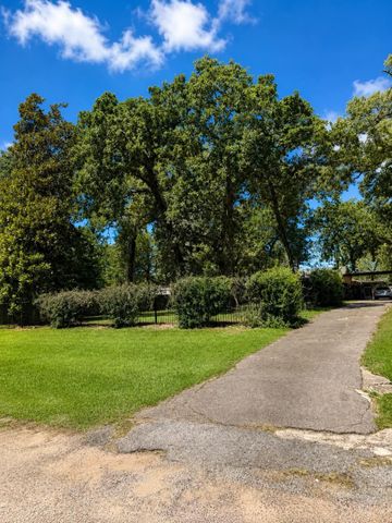154 Woodway Drive, Magnolia, TX 77355