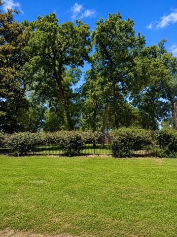 154 Woodway Drive, Magnolia, TX 77355