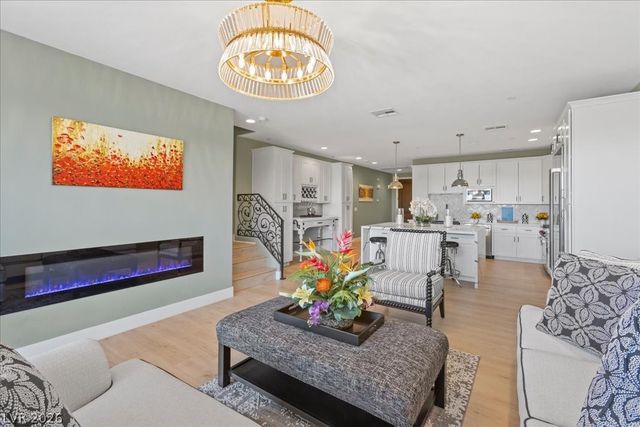 1195 Calcione Drive, Henderson, NV 89011