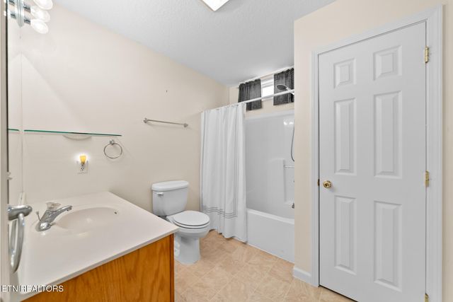 3076 Ryan Rd, Crossville, TN 38571