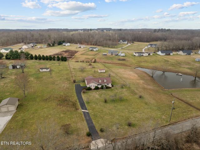 3076 Ryan Rd, Crossville, TN 38571