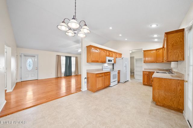 3076 Ryan Rd, Crossville, TN 38571