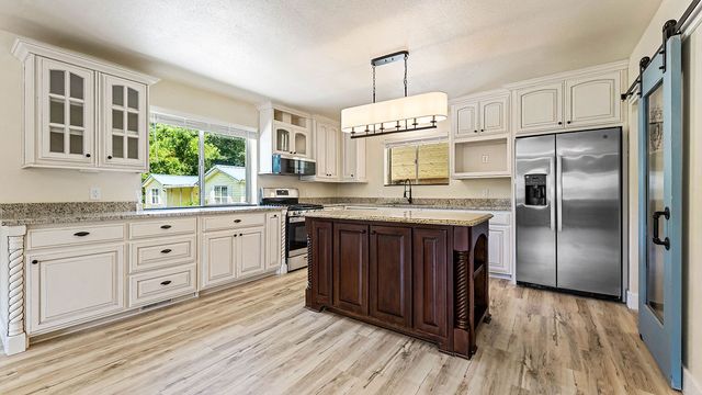 20908 Dawn Hill East Road, Gentry, AR 72734