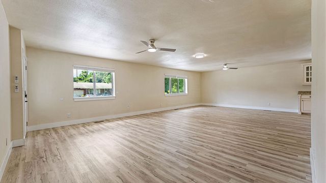 20908 Dawn Hill East Road, Gentry, AR 72734