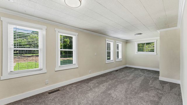 20908 Dawn Hill East Road, Gentry, AR 72734