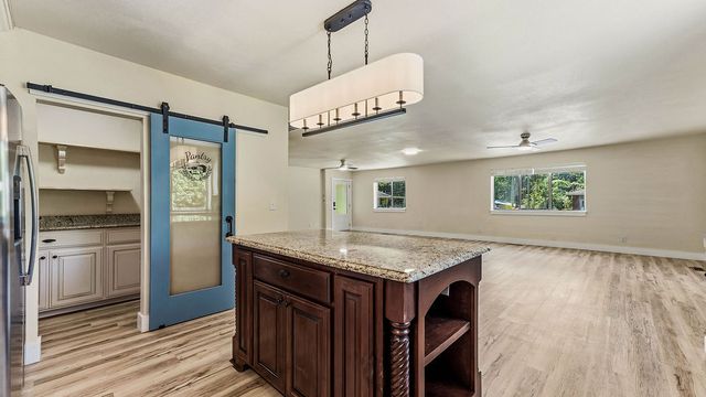 20908 Dawn Hill East Road, Gentry, AR 72734
