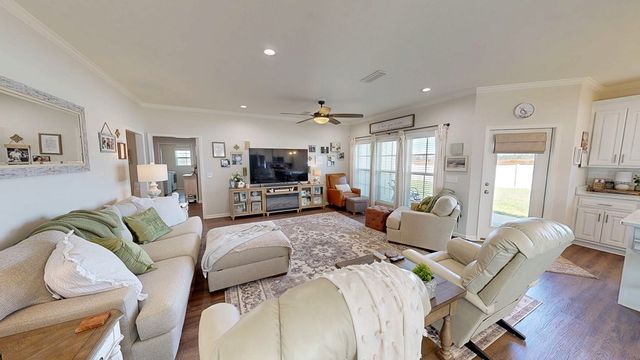 132 Leaf Street, Midland City, AL 36350